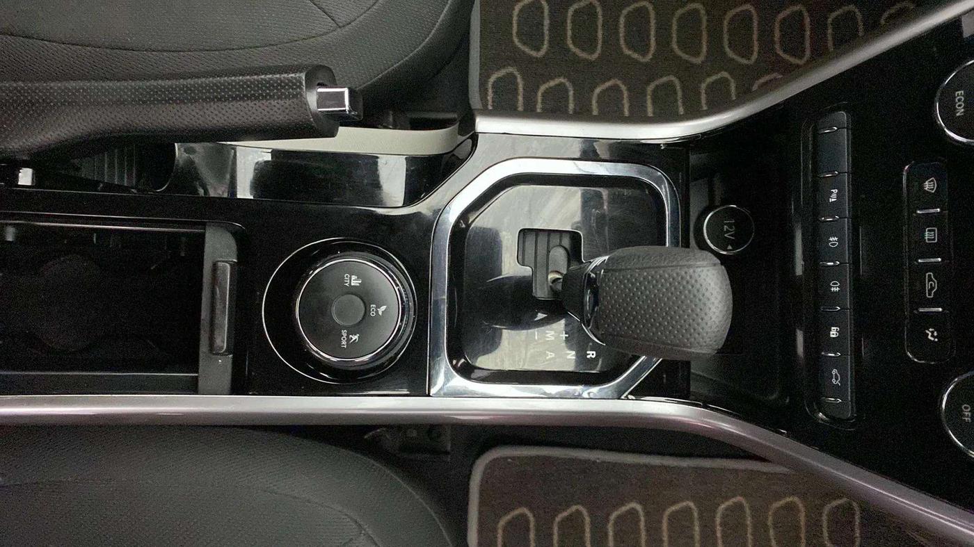 2018 Tata NEXON XZA PLUS PETROL DUAL TONE, Petrol, Automatic, 32,600 km, Gear Lever