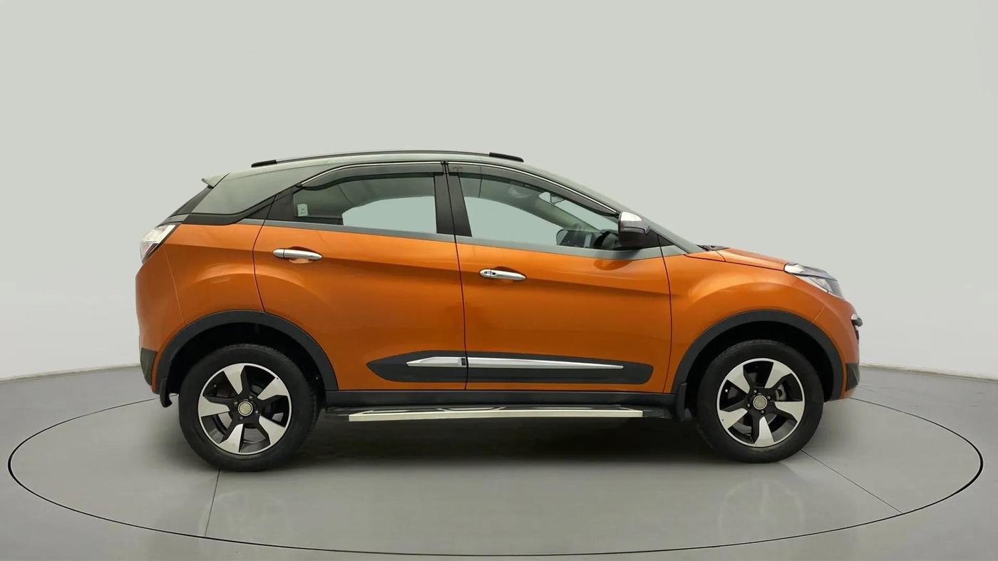 2018 Tata NEXON XZA PLUS PETROL DUAL TONE, Petrol, Automatic, 32,600 km, Right Side View
