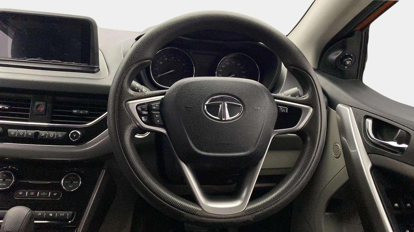 2018 Tata NEXON XZA PLUS PETROL DUAL TONE, Petrol, Automatic, 32,600 km, Steering Wheel Close Up