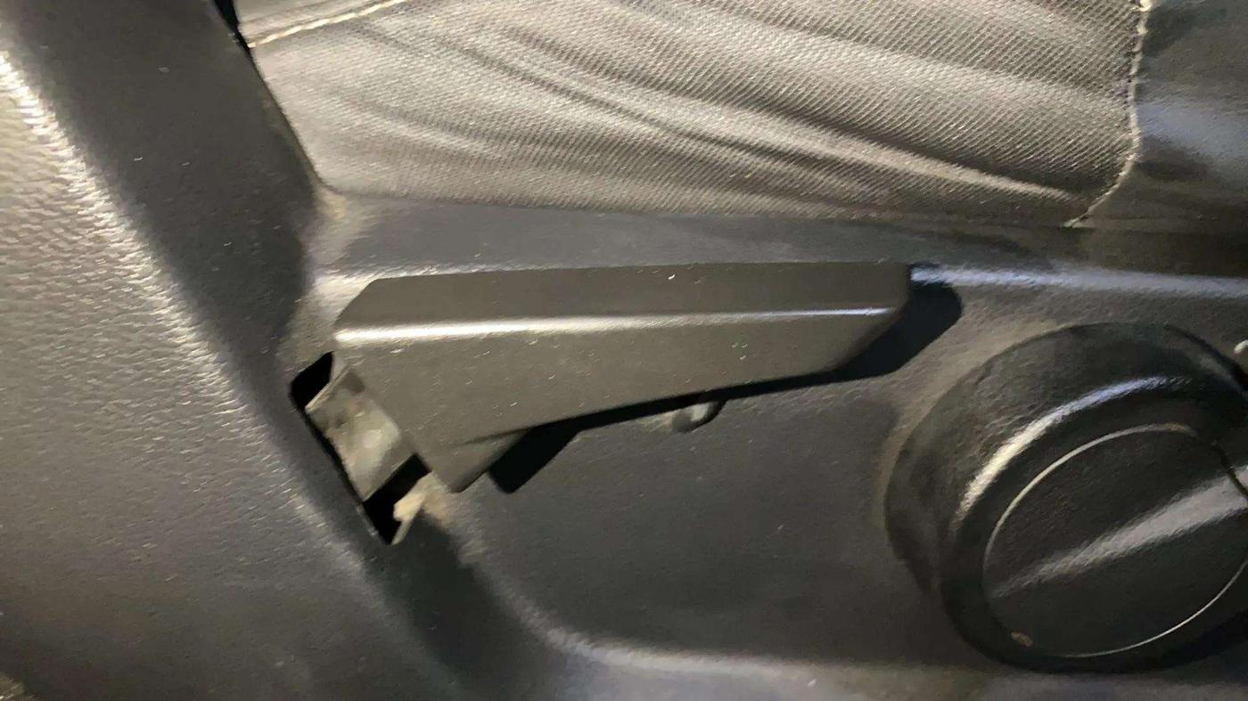2021 Mahindra Thar LX PETROL HT 4WD AT, Petrol, Automatic, 15,523 km, Driver Side Adjustment Panel