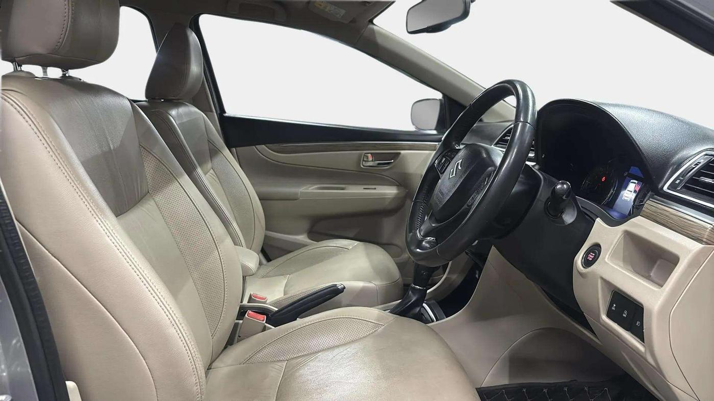 2020 Maruti Ciaz ALPHA  AT 1.5 SHVS PETROL, Petrol, Automatic, 63,047 km, Right Side Front Door Cabin