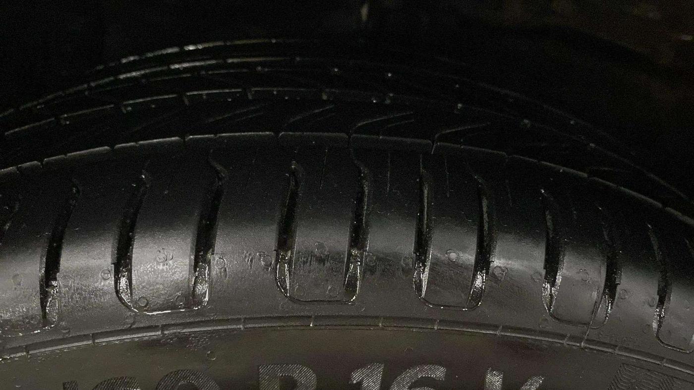 2020 Maruti Ciaz ALPHA  AT 1.5 SHVS PETROL, Petrol, Automatic, 63,047 km, Right Rear Tyre Tread