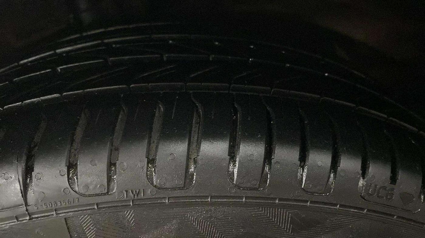 2020 Maruti Ciaz ALPHA  AT 1.5 SHVS PETROL, Petrol, Automatic, 63,047 km, Left Rear Tyre Tread