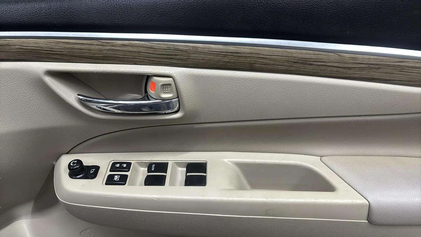 2020 Maruti Ciaz ALPHA  AT 1.5 SHVS PETROL, Petrol, Automatic, 63,047 km, Driver Side Door Panels Control