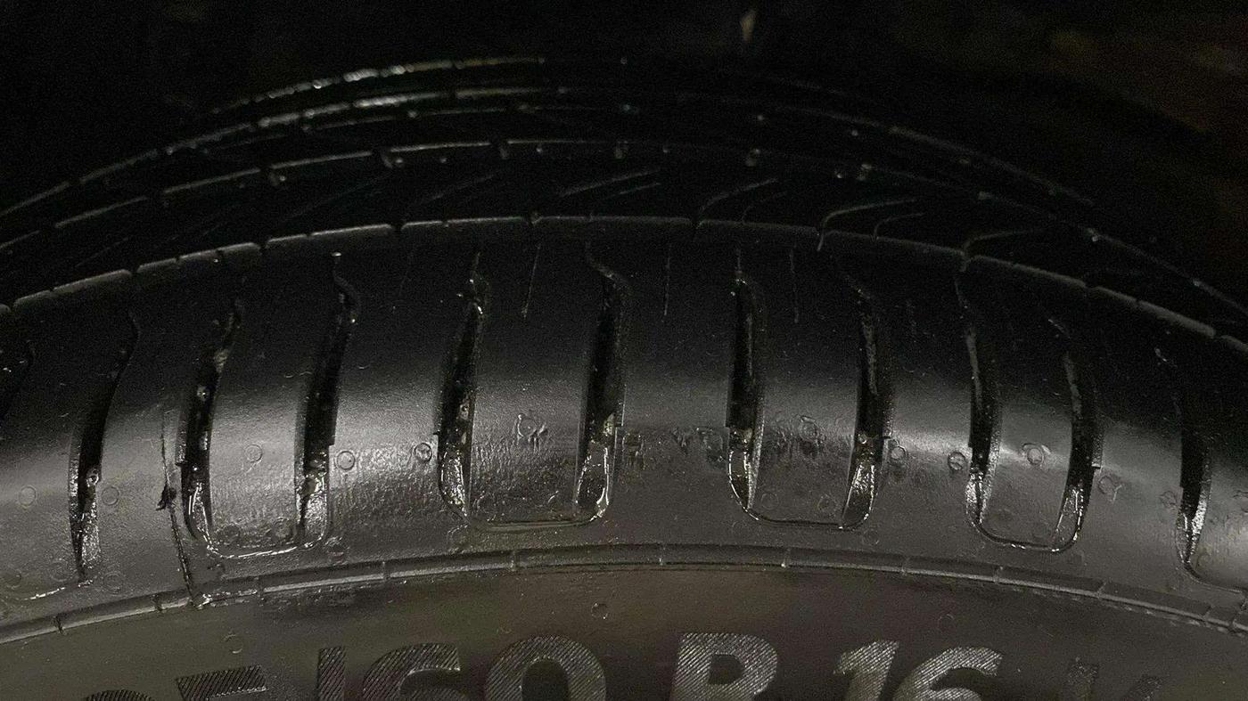 2020 Maruti Ciaz ALPHA  AT 1.5 SHVS PETROL, Petrol, Automatic, 63,047 km, Left Front Tyre Tread