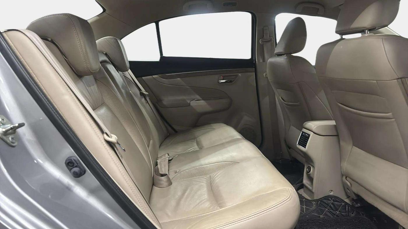 2020 Maruti Ciaz ALPHA  AT 1.5 SHVS PETROL, Petrol, Automatic, 63,047 km, Right Side Rear Door Cabin