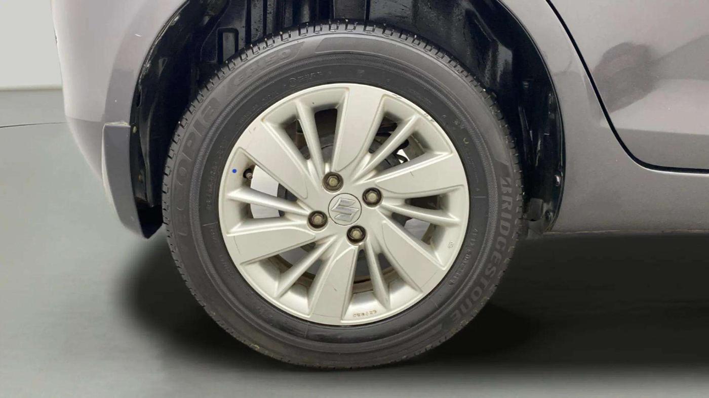2015 Maruti Swift ZXI, Petrol, Manual, 60,619 km, Right Rear Wheel