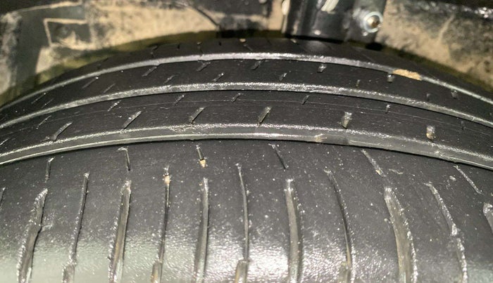 2015 Maruti Swift ZXI, Petrol, Manual, 60,619 km, Left Front Tyre Tread