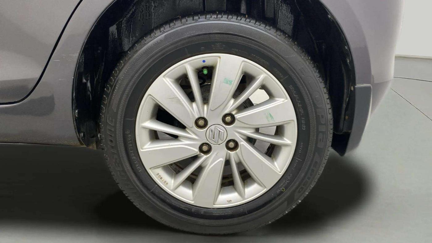 2015 Maruti Swift ZXI, Petrol, Manual, 60,619 km, Left Rear Wheel