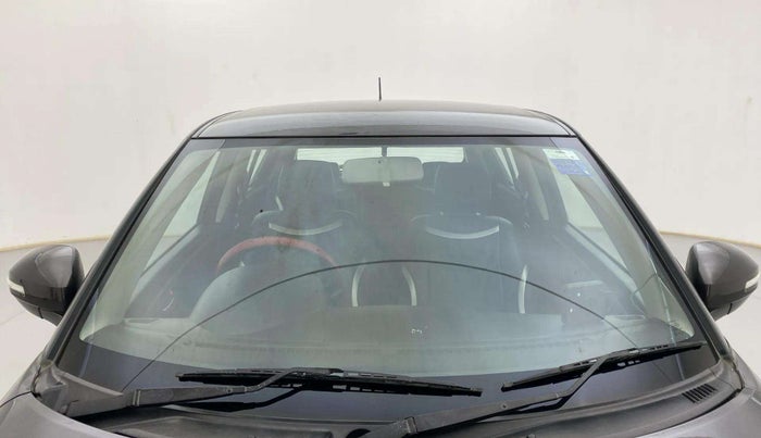 2015 Maruti Swift ZXI, Petrol, Manual, 60,619 km, Front Windshield