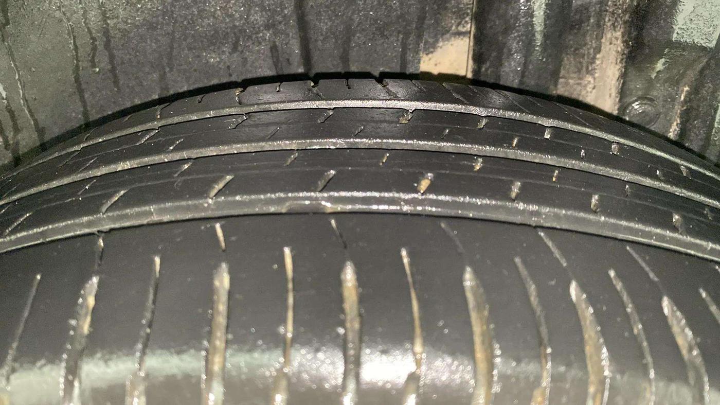 2015 Maruti Swift ZXI, Petrol, Manual, 60,619 km, Left Rear Tyre Tread