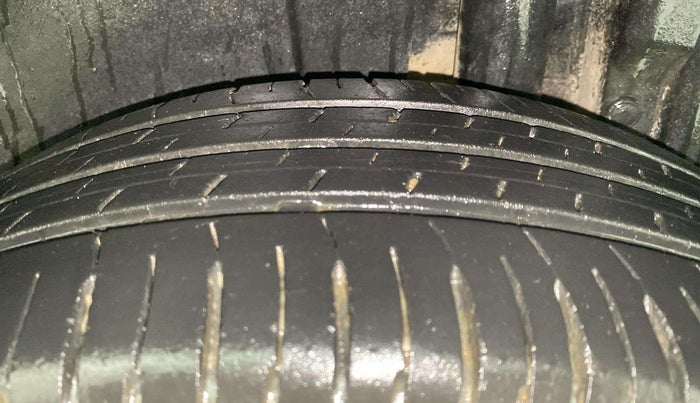 2015 Maruti Swift ZXI, Petrol, Manual, 60,619 km, Left Rear Tyre Tread