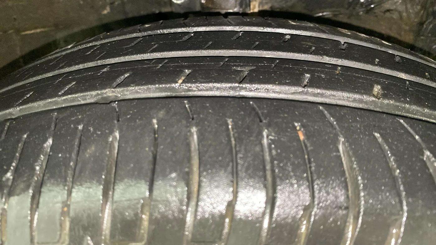 2015 Maruti Swift ZXI, Petrol, Manual, 60,619 km, Right Front Tyre Tread