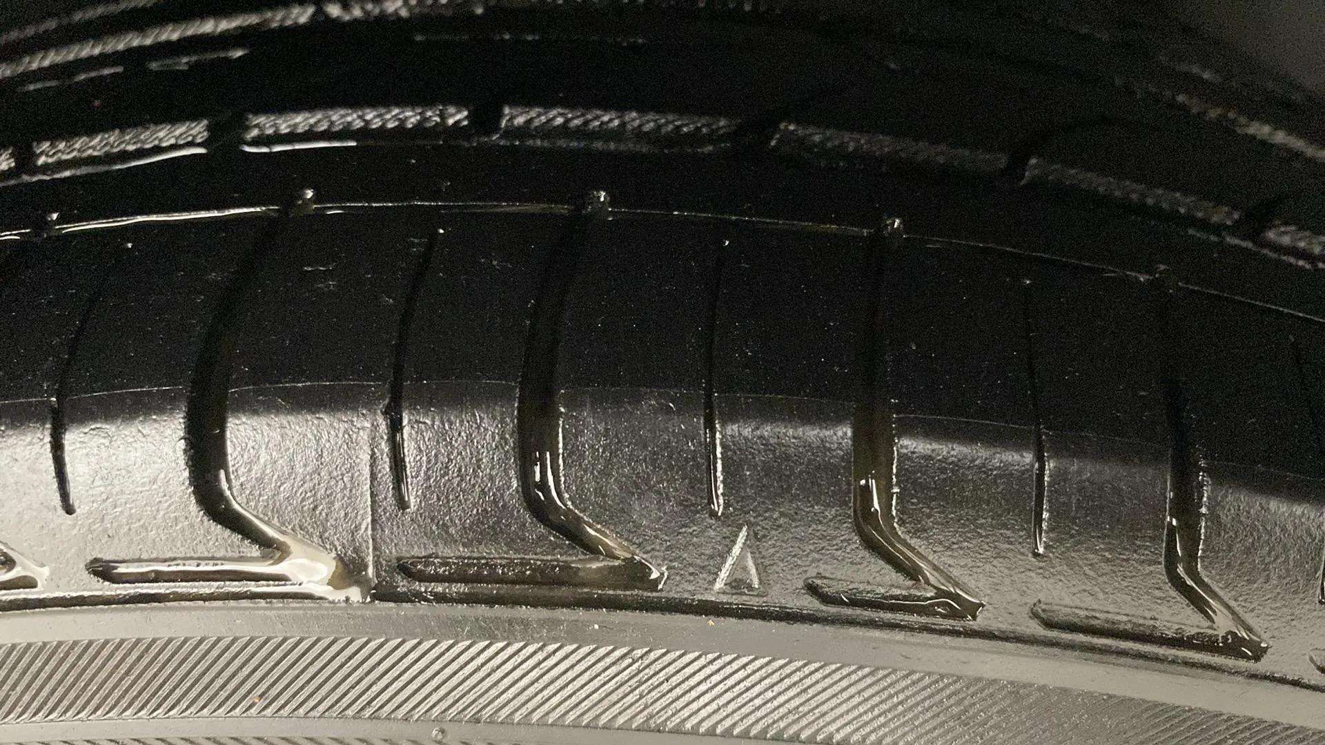 LHS-Rear-Tyre-Tread-21