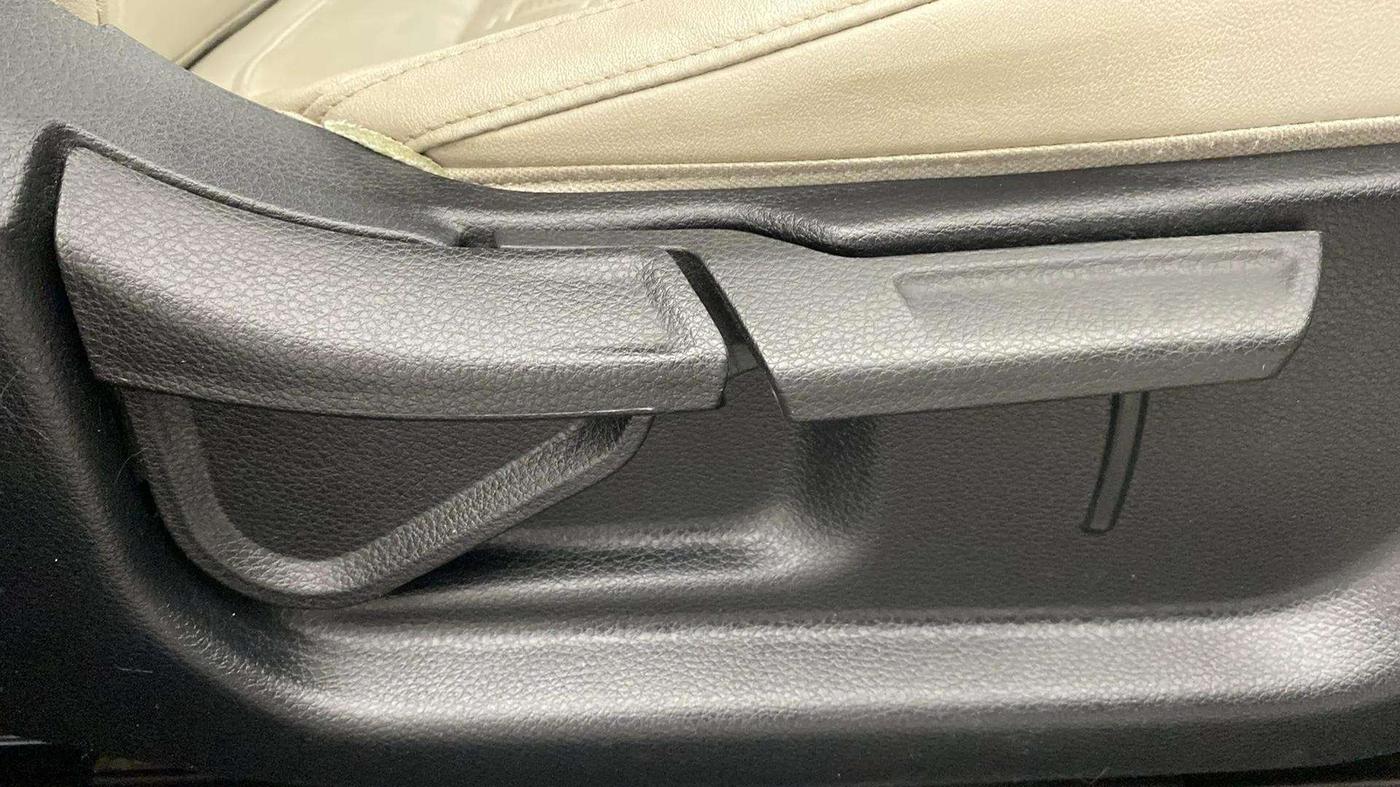2019 KIA SELTOS HTX 1.5 DIESEL, Diesel, Manual, 32,076 km, Driver Side Adjustment Panel