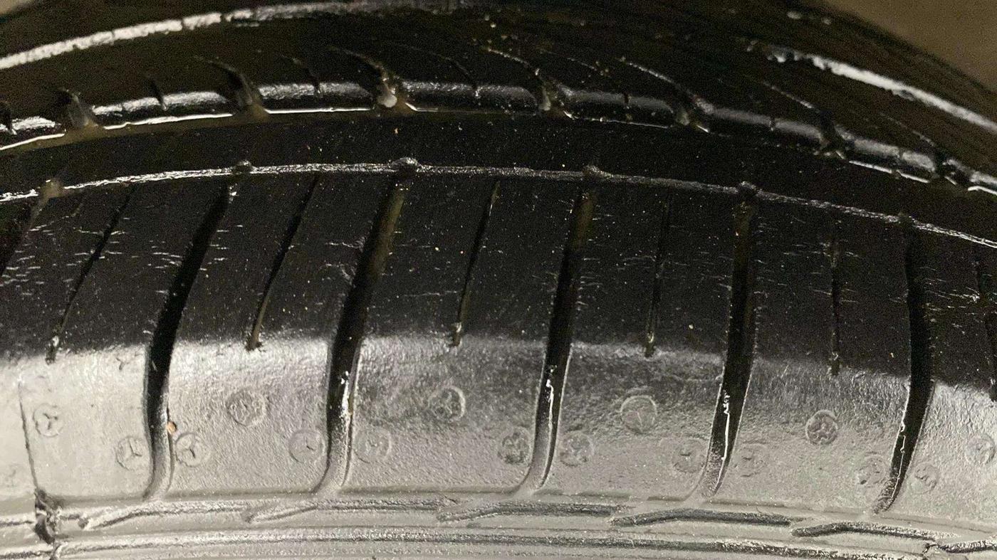 2022 Maruti Ciaz ZETA 1.5 SHVS MT PETROL, Petrol, Manual, 14,362 km, Left Front Tyre Tread