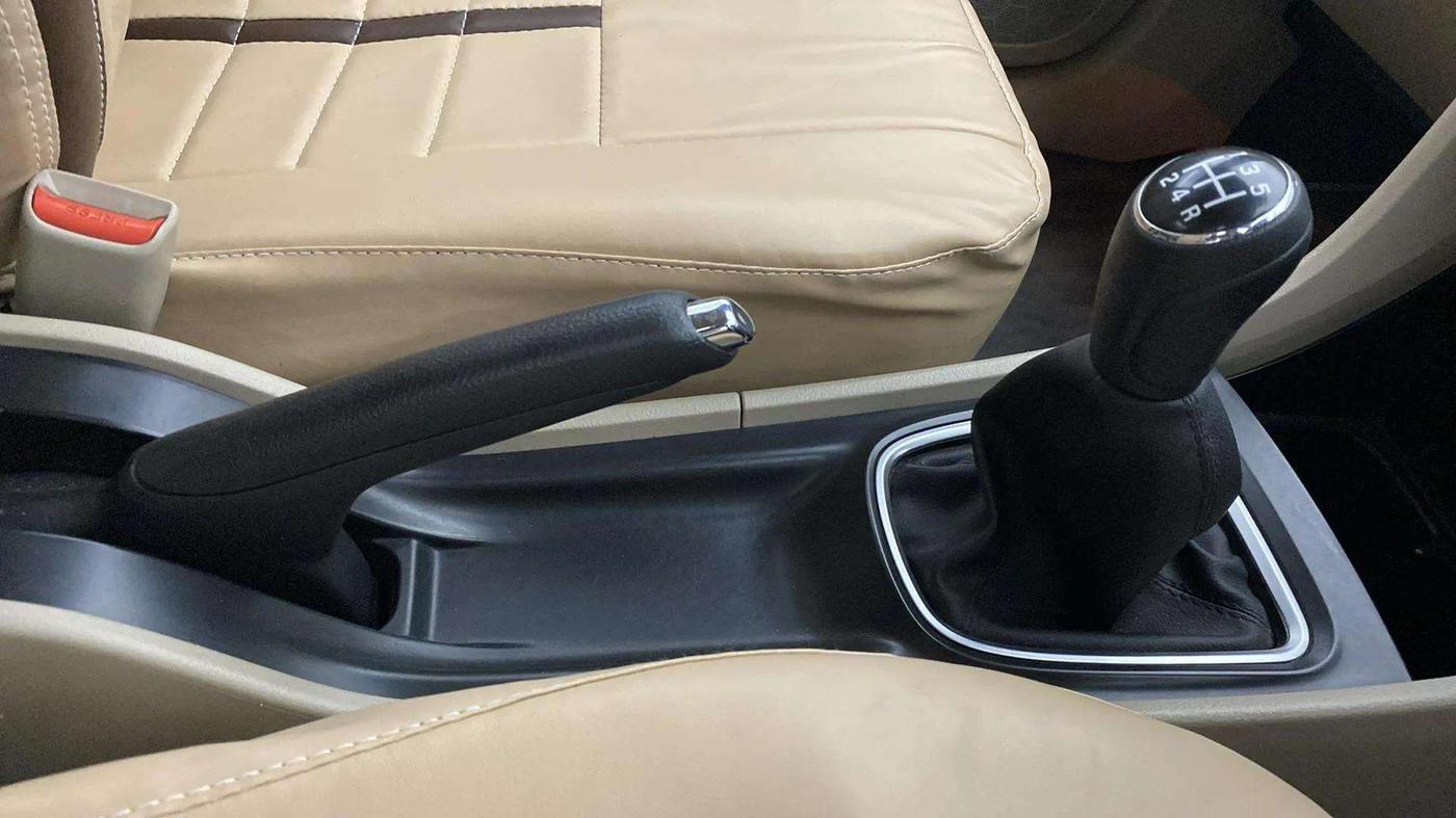 2022 Maruti Ciaz ZETA 1.5 SHVS MT PETROL, Petrol, Manual, 14,362 km, Gear Lever