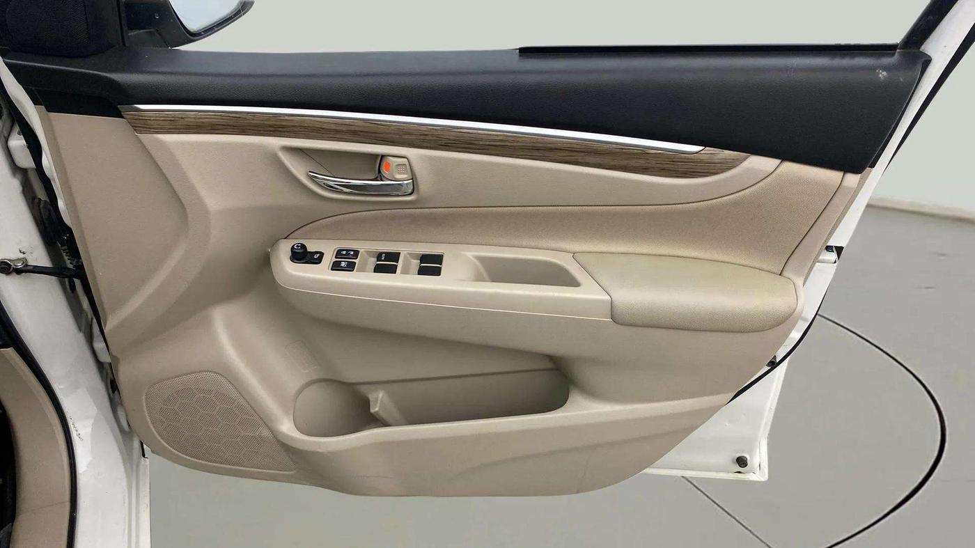 2022 Maruti Ciaz ZETA 1.5 SHVS MT PETROL, Petrol, Manual, 14,362 km, Driver Side Door Panels Control