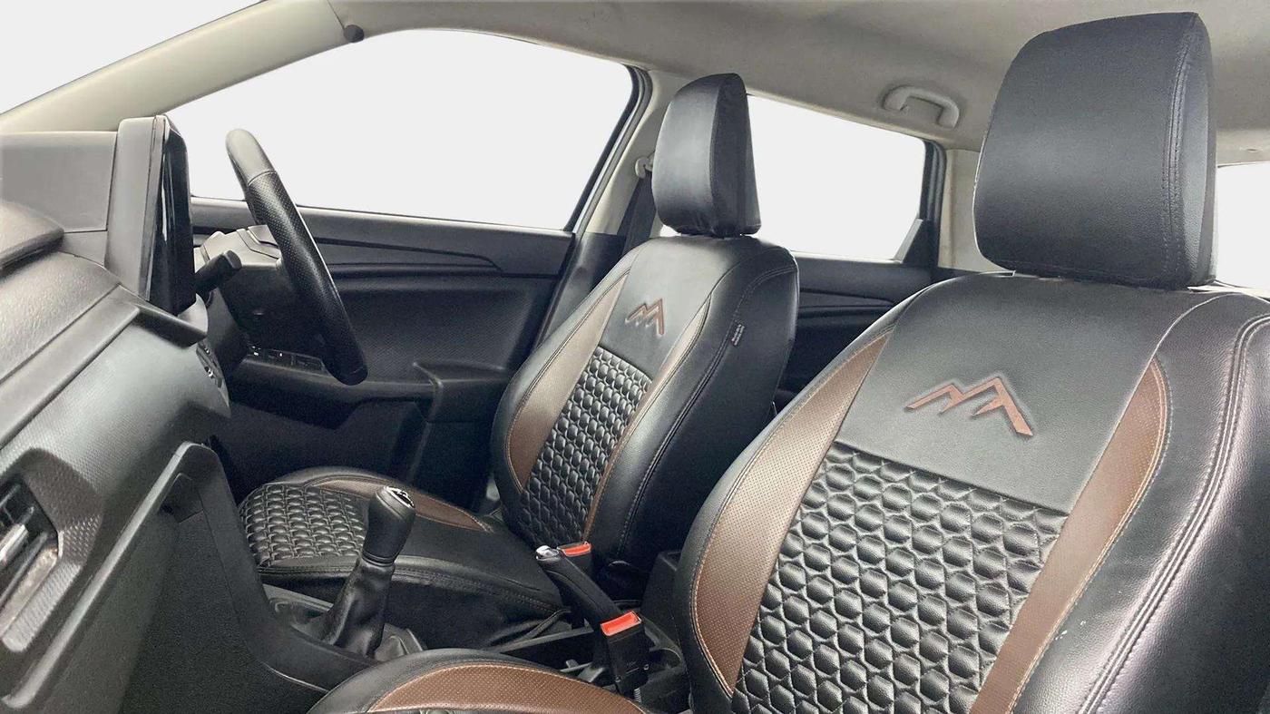 2022 Maruti BREZZA LXI SMART HYBRID, Petrol, Manual, 35,861 km, Right Side Front Door Cabin