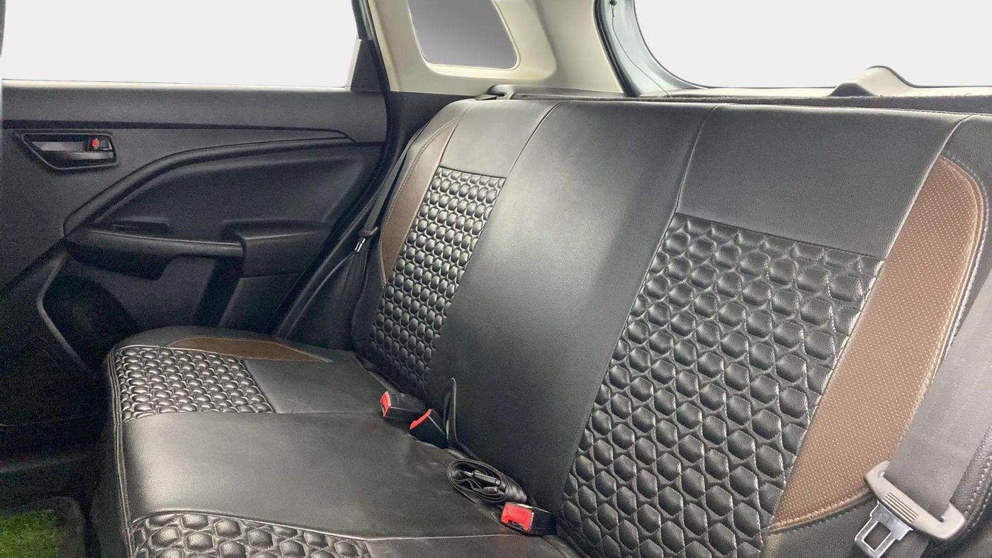 2022 Maruti BREZZA LXI SMART HYBRID, Petrol, Manual, 35,861 km, Right Side Rear Door Cabin
