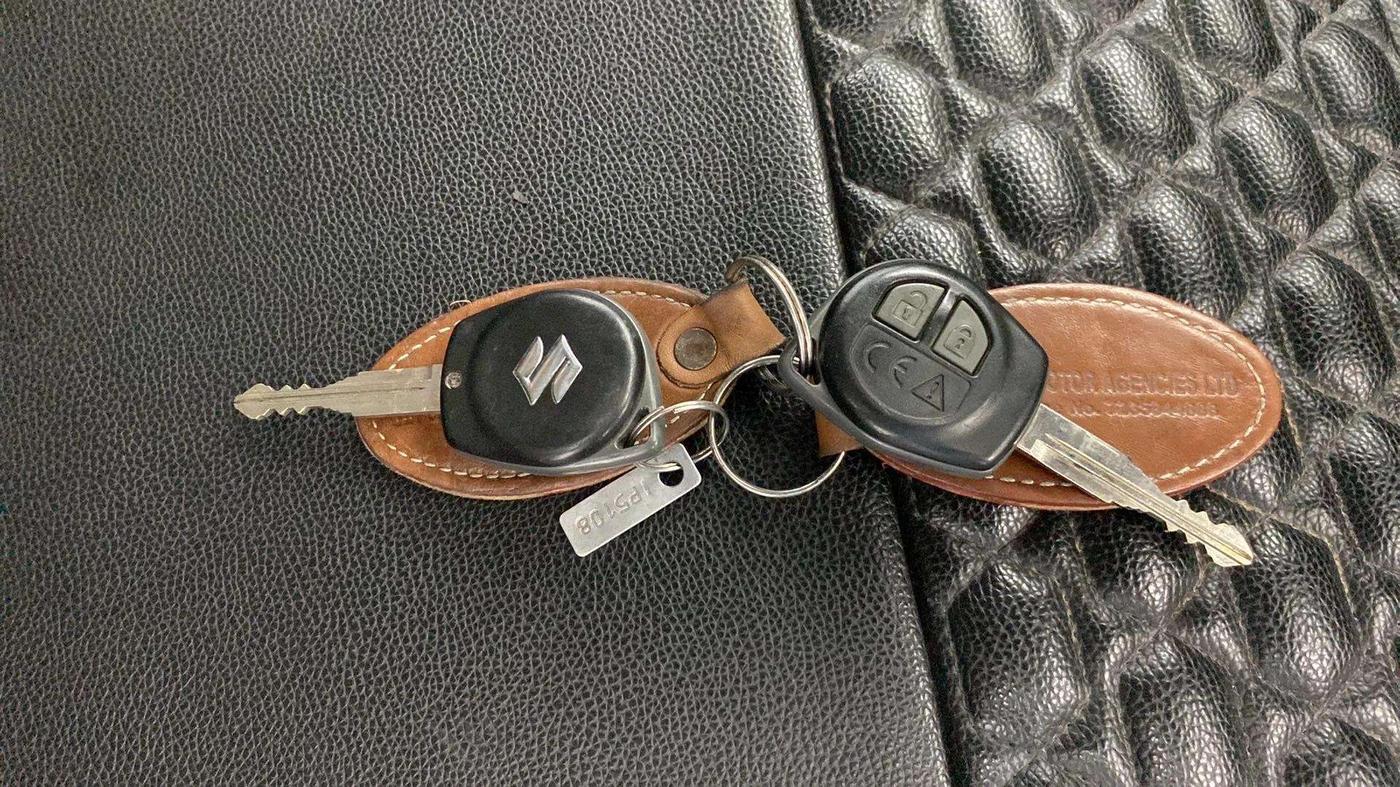 2022 Maruti BREZZA LXI SMART HYBRID, Petrol, Manual, 35,861 km, Key Close Up