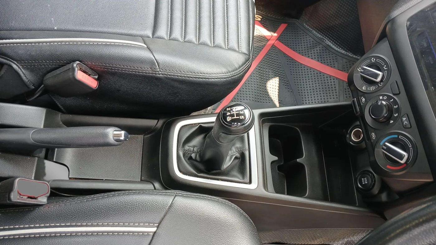 2021 Maruti Swift VXI, Petrol, Manual, 45,967 km, Gear Lever