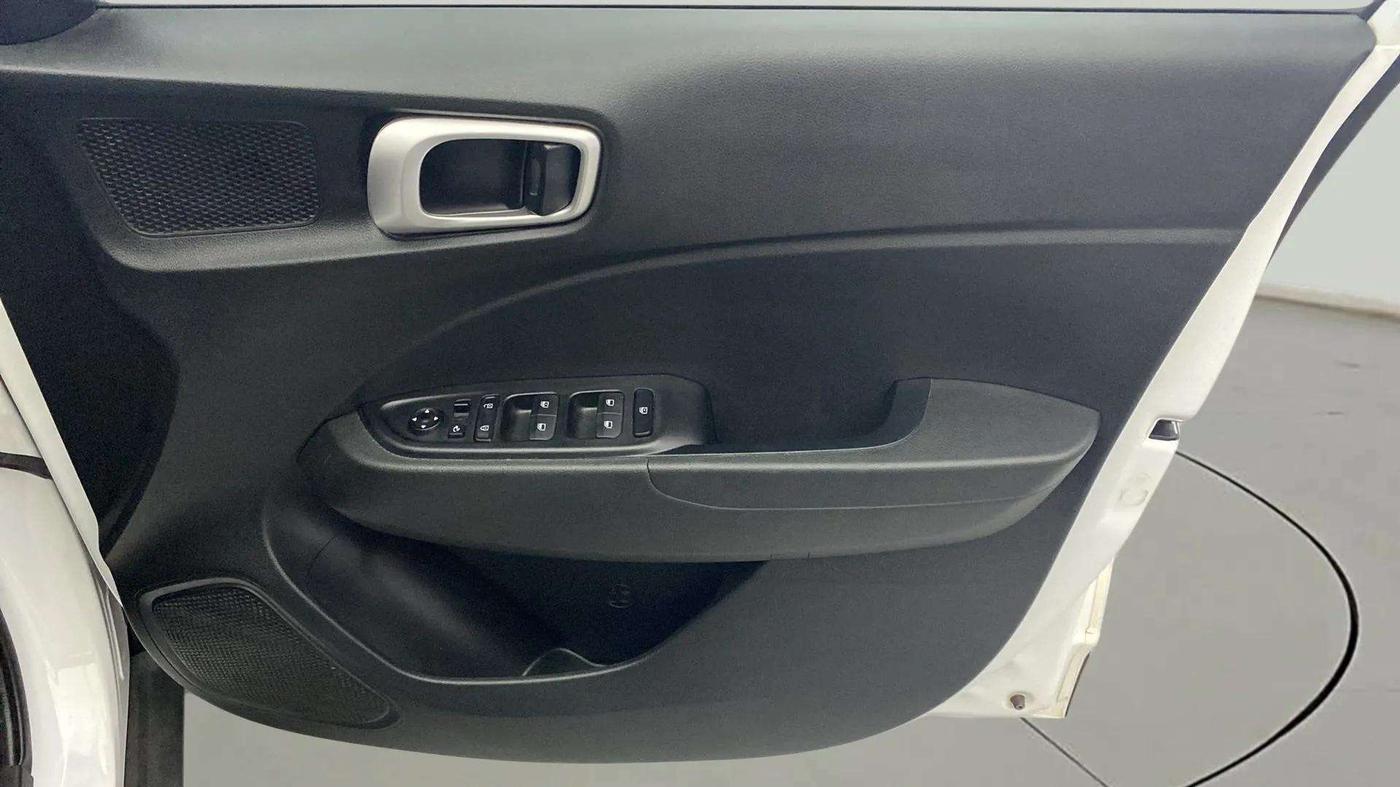 2022 Hyundai VENUE SX 1.5 CRDI, Diesel, Manual, 30,689 km, Driver Side Door Panels Control