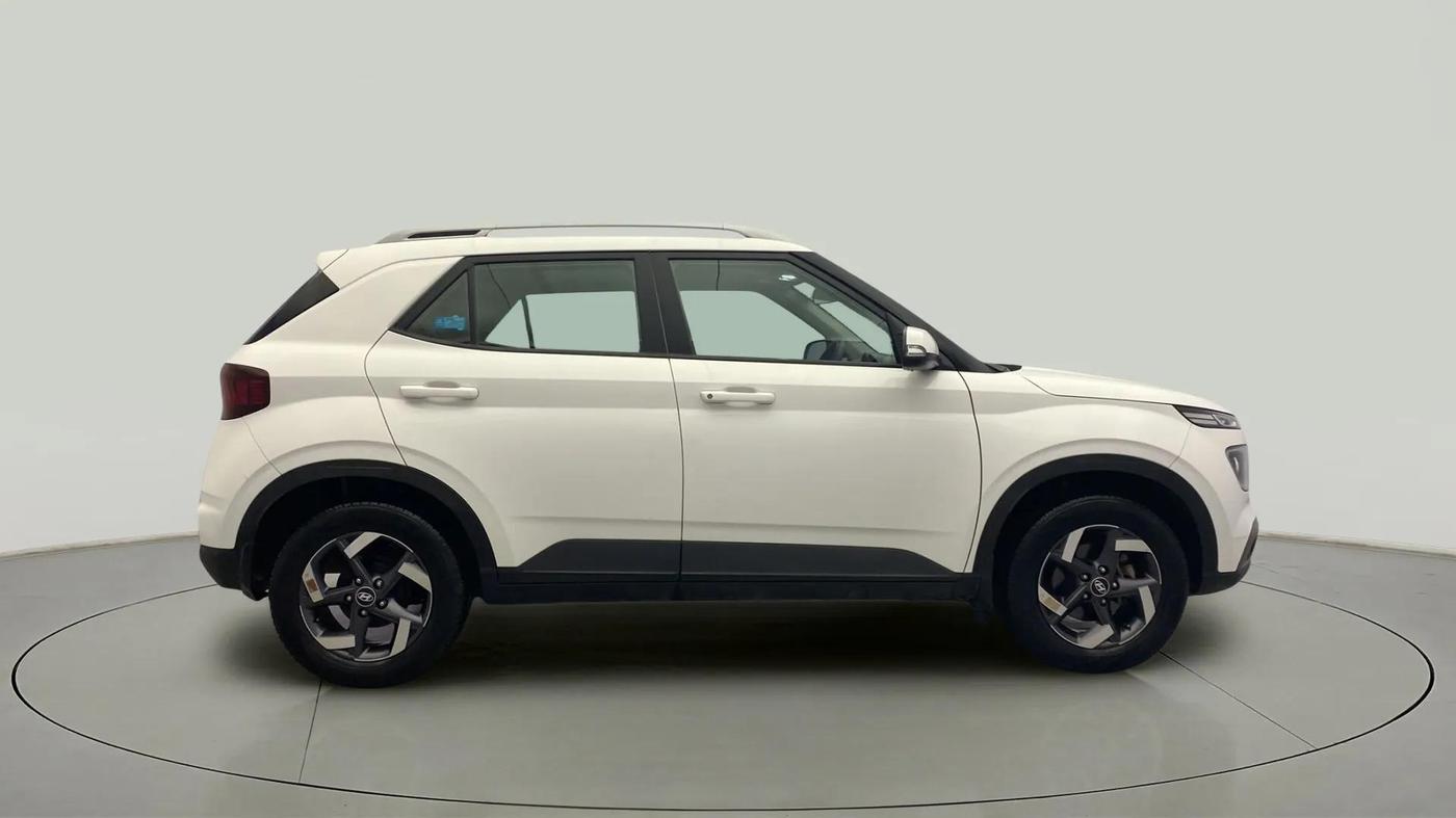 2022 Hyundai VENUE SX 1.5 CRDI, Diesel, Manual, 30,689 km, Right Side View