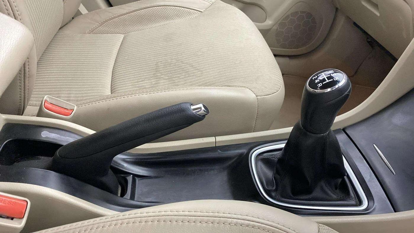 2017 Maruti Ciaz ZETA 1.4  MT PETROL, Petrol, Manual, 77,436 km, Gear Lever