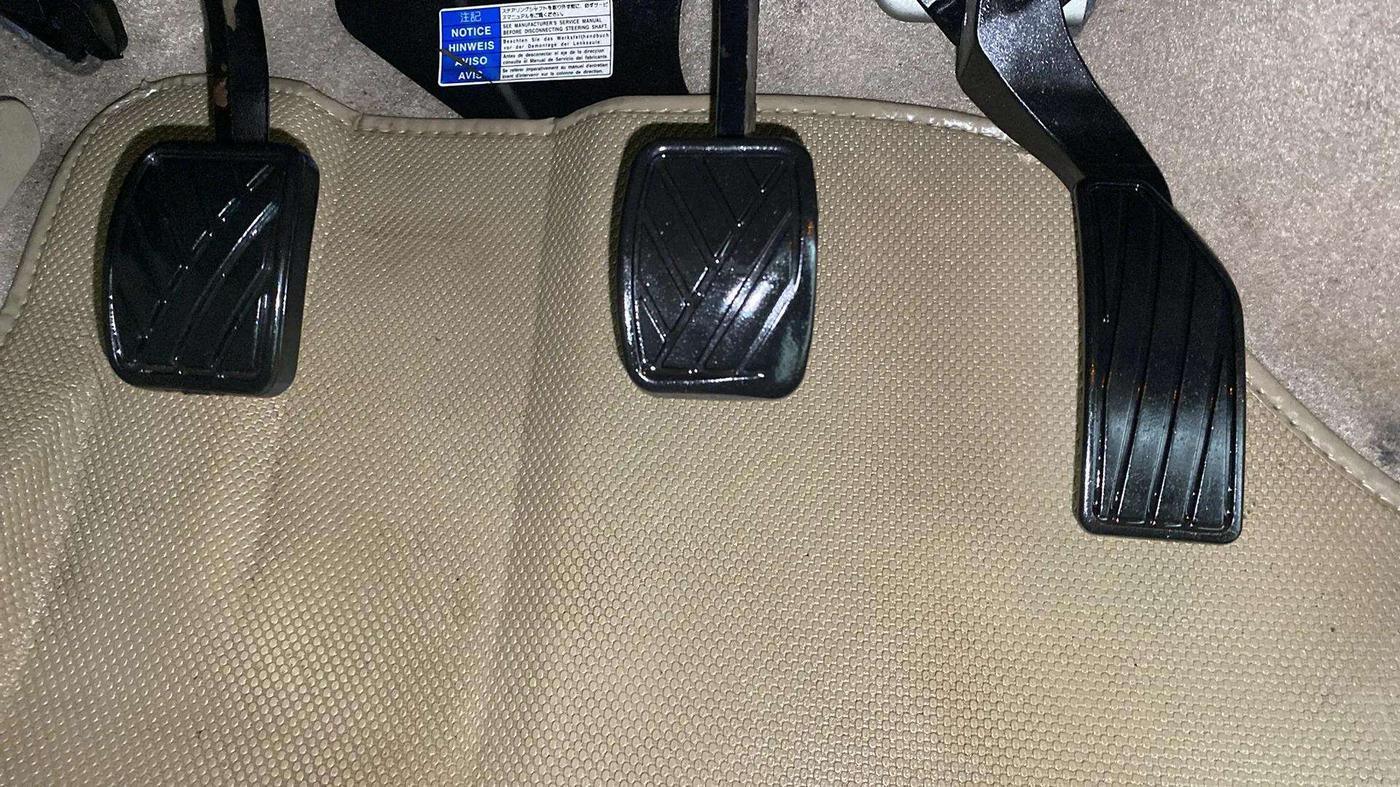 2017 Maruti Ciaz ZETA 1.4  MT PETROL, Petrol, Manual, 77,436 km, Pedals