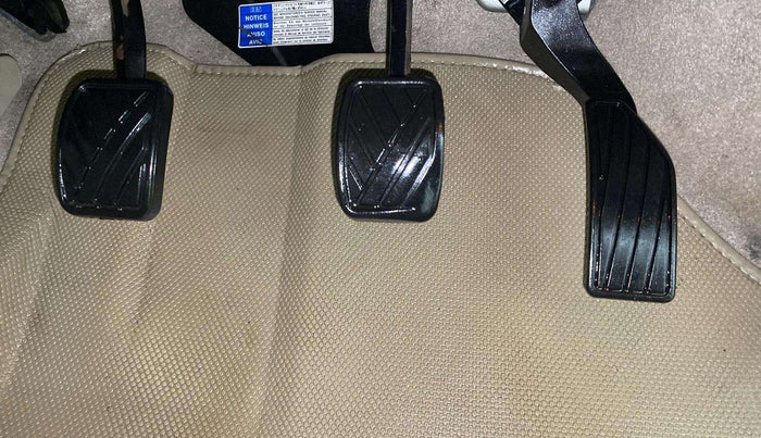 2017 Maruti Ciaz ZETA 1.4  MT PETROL, Petrol, Manual, 77,436 km, Pedals