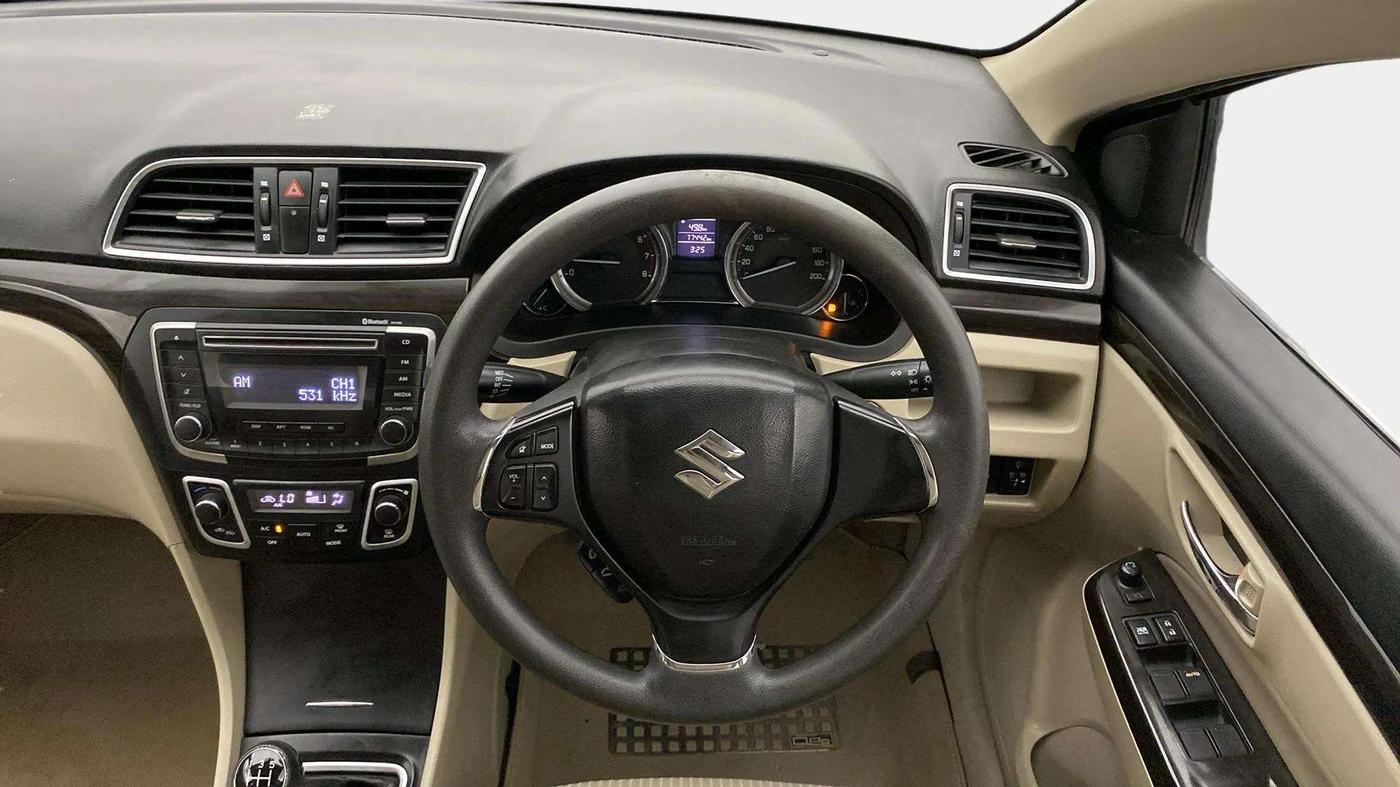 2017 Maruti Ciaz ZETA 1.4  MT PETROL, Petrol, Manual, 77,436 km, Steering Wheel Close Up