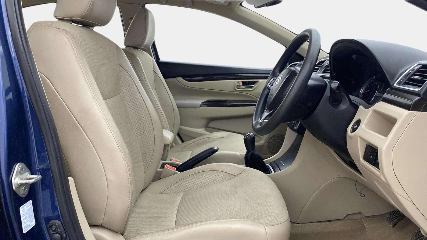 2017 Maruti Ciaz ZETA 1.4  MT PETROL, Petrol, Manual, 77,436 km, Right Side Front Door Cabin