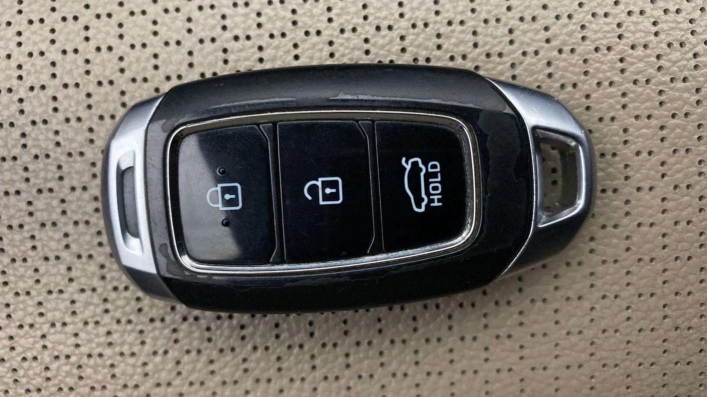 2018 Hyundai Verna 1.6 VTVT SX (O) AT, Petrol, Automatic, 79,877 km, Key Close Up