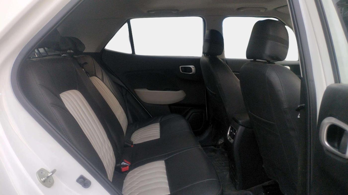 2024 Hyundai VENUE SX 1.5 CRDI, Diesel, Manual, 17,314 km, Right Side Rear Door Cabin