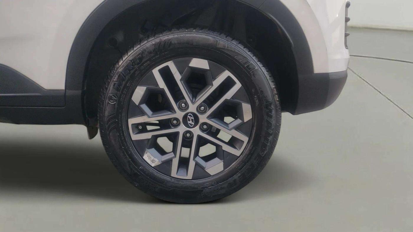 2024 Hyundai VENUE SX 1.5 CRDI, Diesel, Manual, 17,314 km, Left Rear Wheel