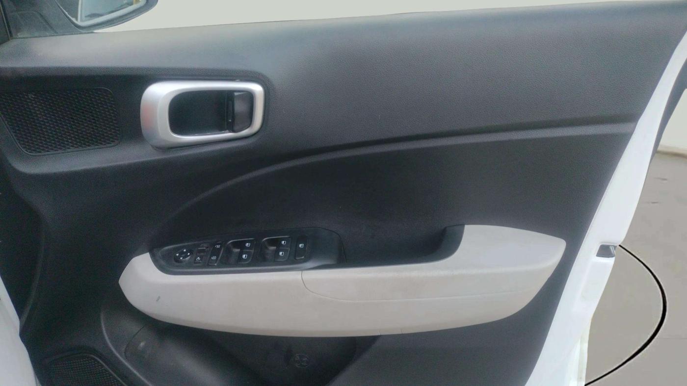 2024 Hyundai VENUE SX 1.5 CRDI, Diesel, Manual, 17,314 km, Driver Side Door Panels Control