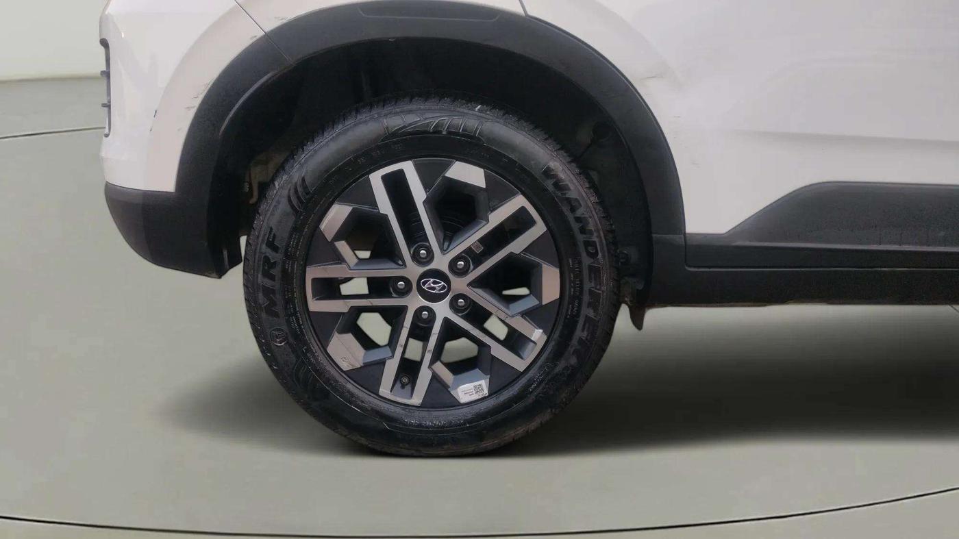 2024 Hyundai VENUE SX 1.5 CRDI, Diesel, Manual, 17,314 km, Right Rear Wheel