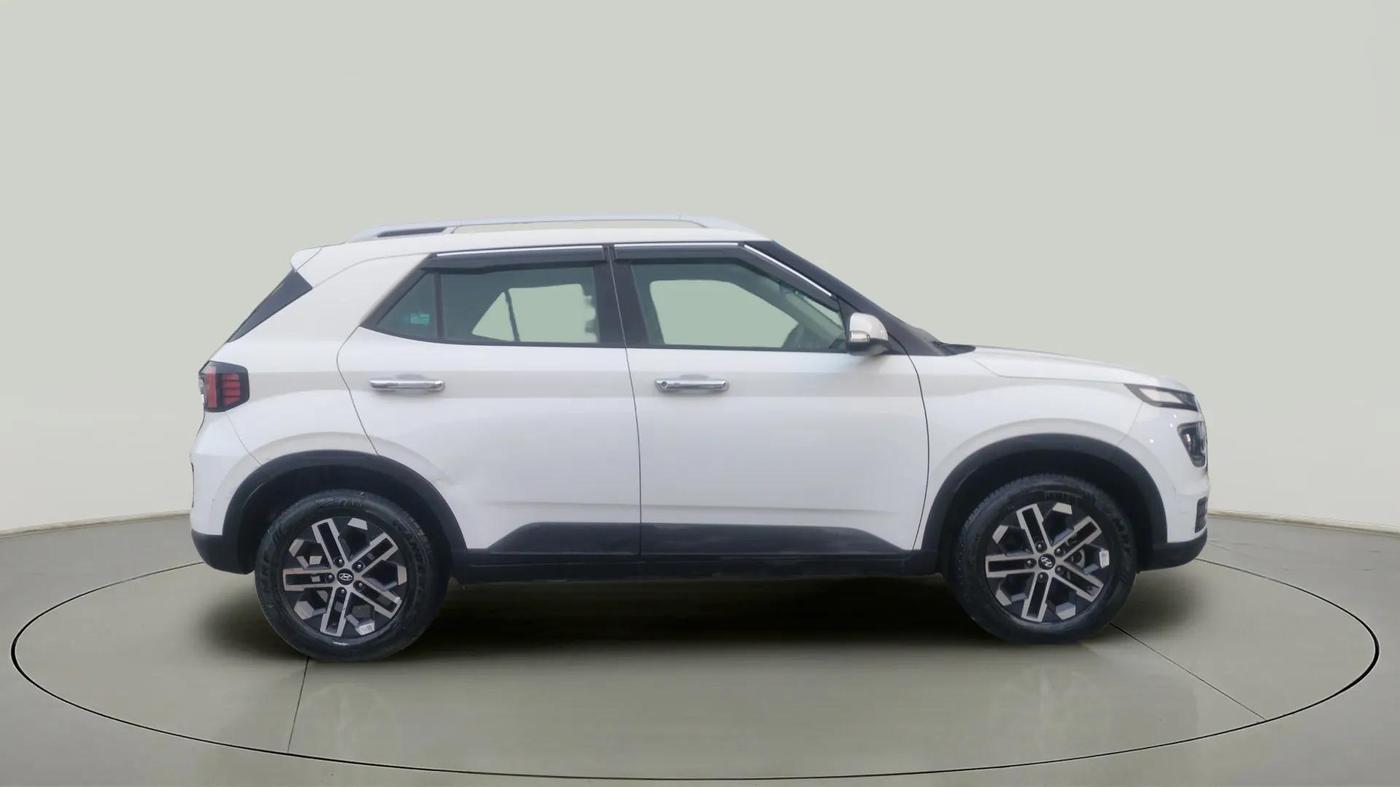2024 Hyundai VENUE SX 1.5 CRDI, Diesel, Manual, 17,314 km, Right Side View