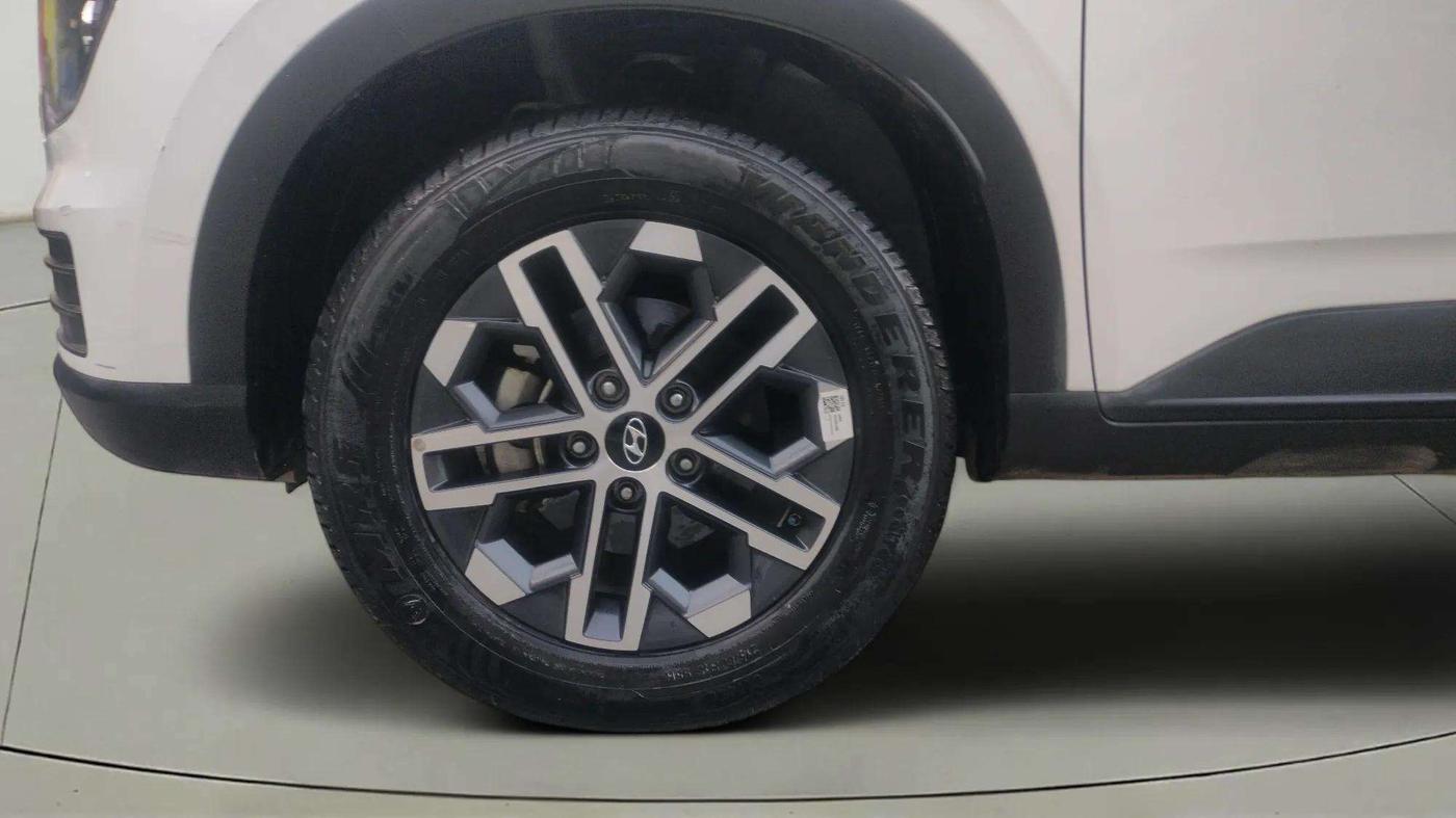 2024 Hyundai VENUE SX 1.5 CRDI, Diesel, Manual, 17,314 km, Left Front Wheel