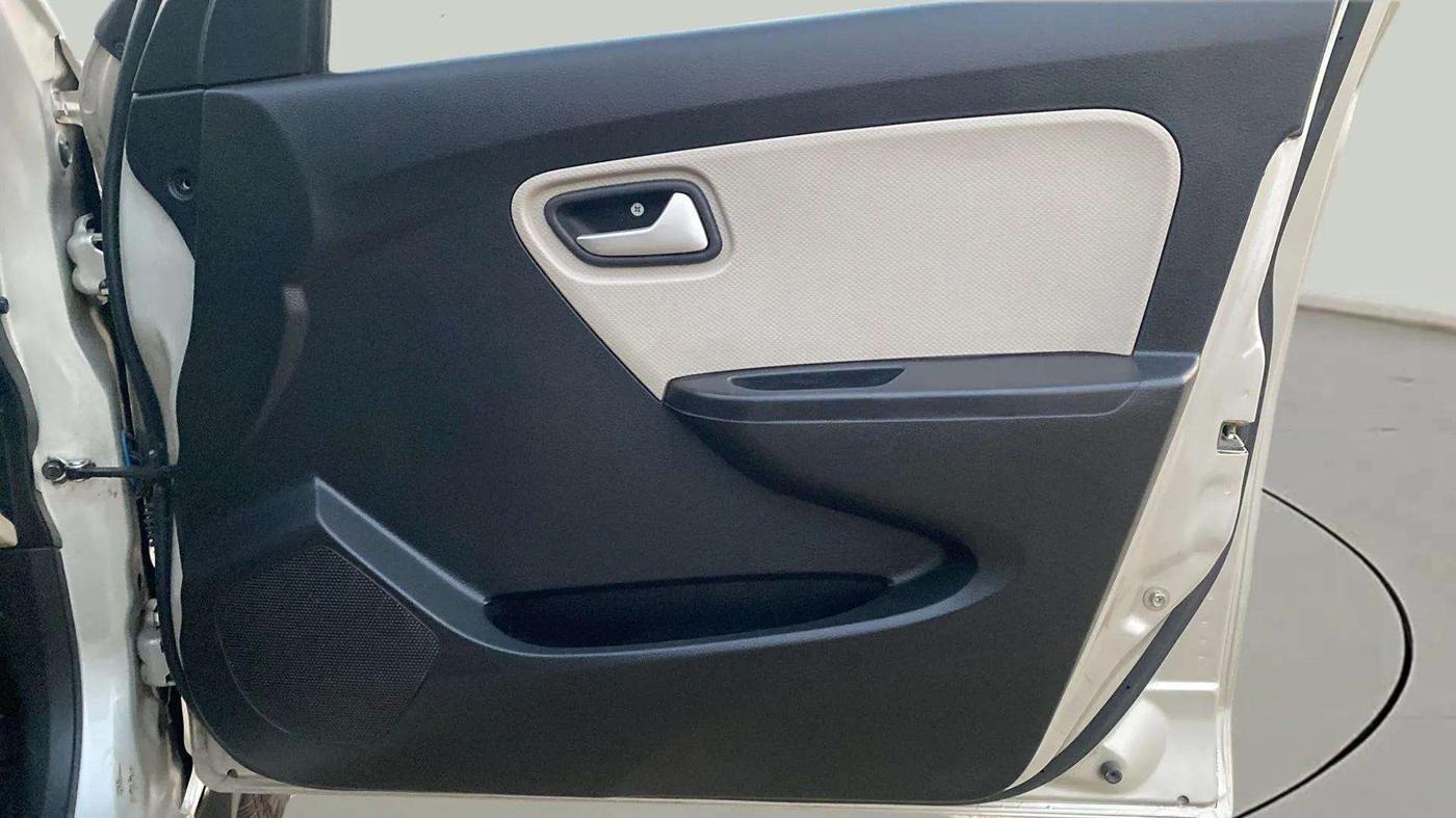 2019 Maruti Alto LXI CNG, CNG, Manual, 39,404 km, Driver Side Door Panels Control