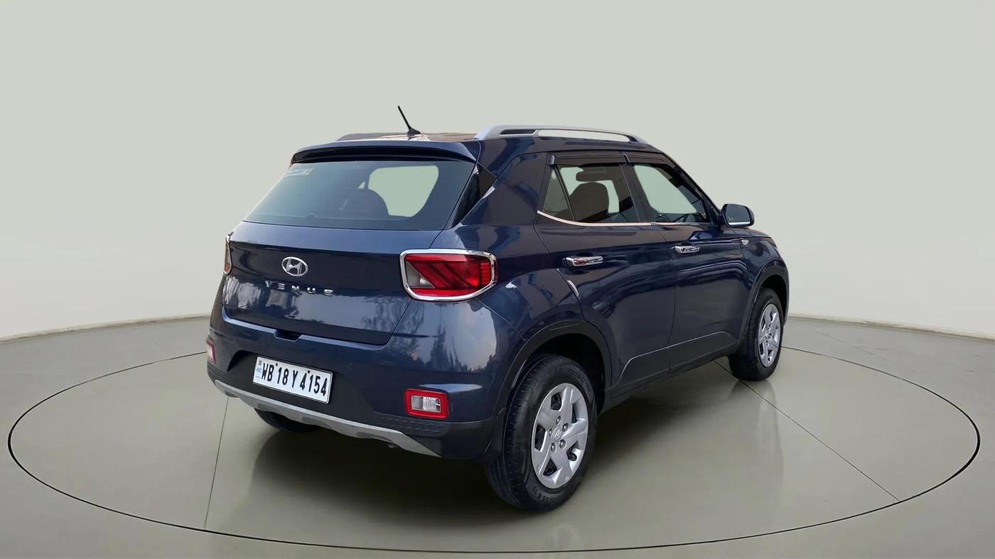 2020 Hyundai VENUE S 1.2, Petrol, Manual, 27,056 km, Right Back Diagonal