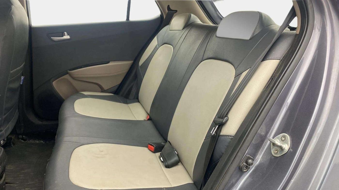 2017 Hyundai Grand i10 SPORTZ 1.2 KAPPA VTVT, Petrol, Manual, 74,124 km, Right Side Rear Door Cabin