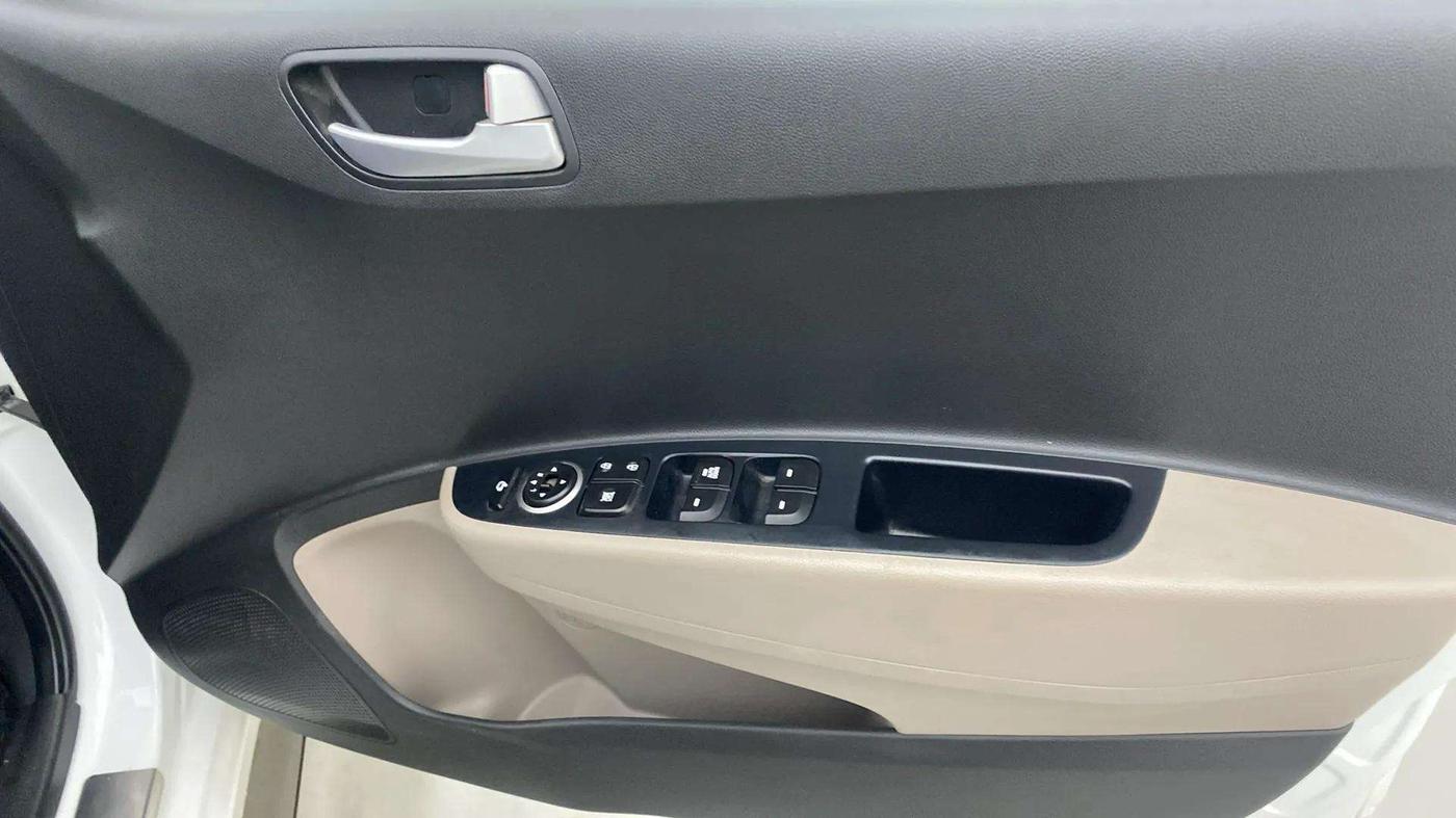 2019 Hyundai Grand i10 SPORTZ 1.2 KAPPA VTVT, Petrol, Manual, 28,145 km, Driver Side Door Panels Control