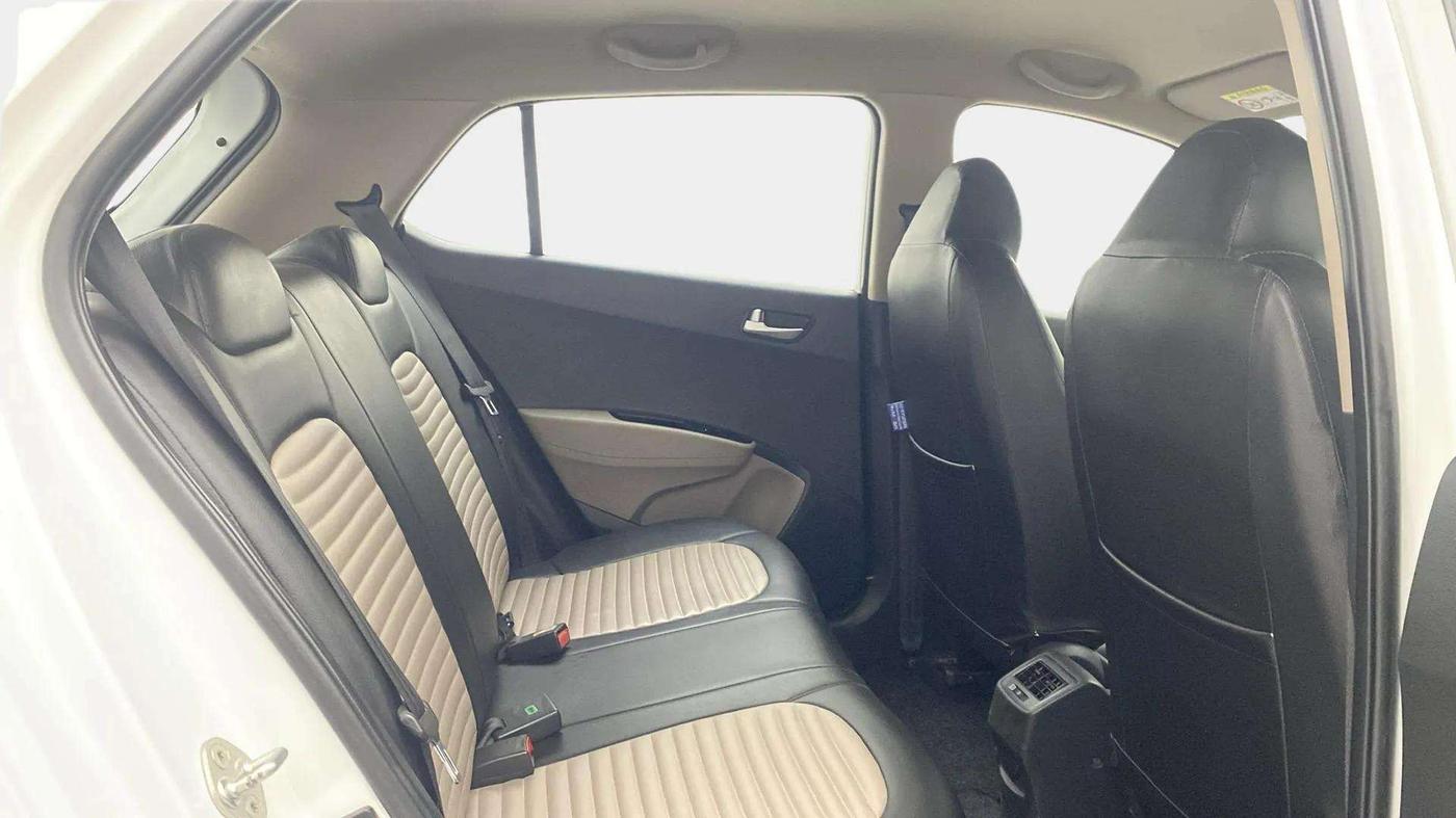 2019 Hyundai Grand i10 SPORTZ 1.2 KAPPA VTVT, Petrol, Manual, 28,145 km, Right Side Rear Door Cabin