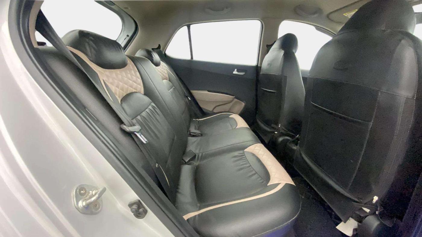 2017 Hyundai Grand i10 SPORTZ 1.2 KAPPA VTVT, Petrol, Manual, 53,478 km, Right Side Rear Door Cabin