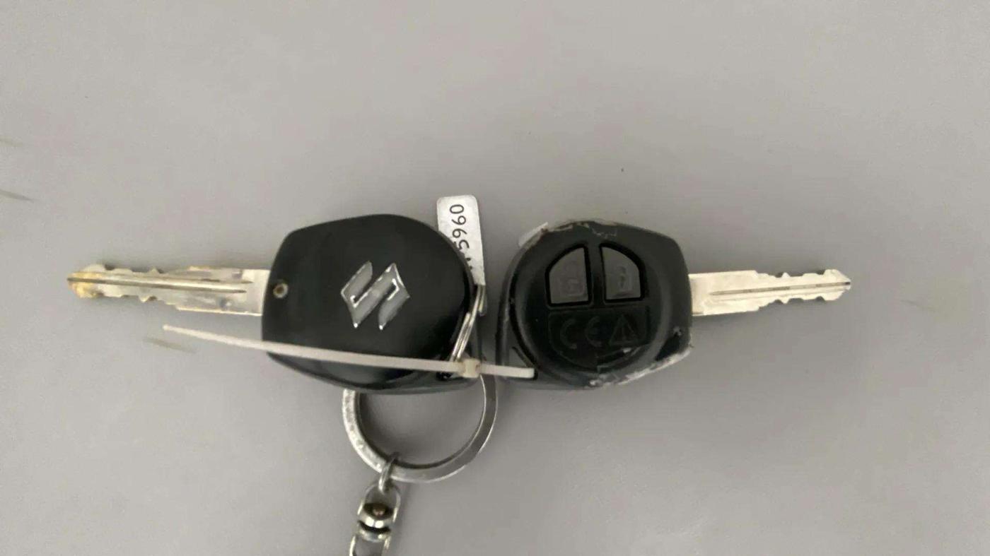 2017 Maruti Baleno DELTA PETROL 1.2, Petrol, Manual, 52,426 km, Key Close Up