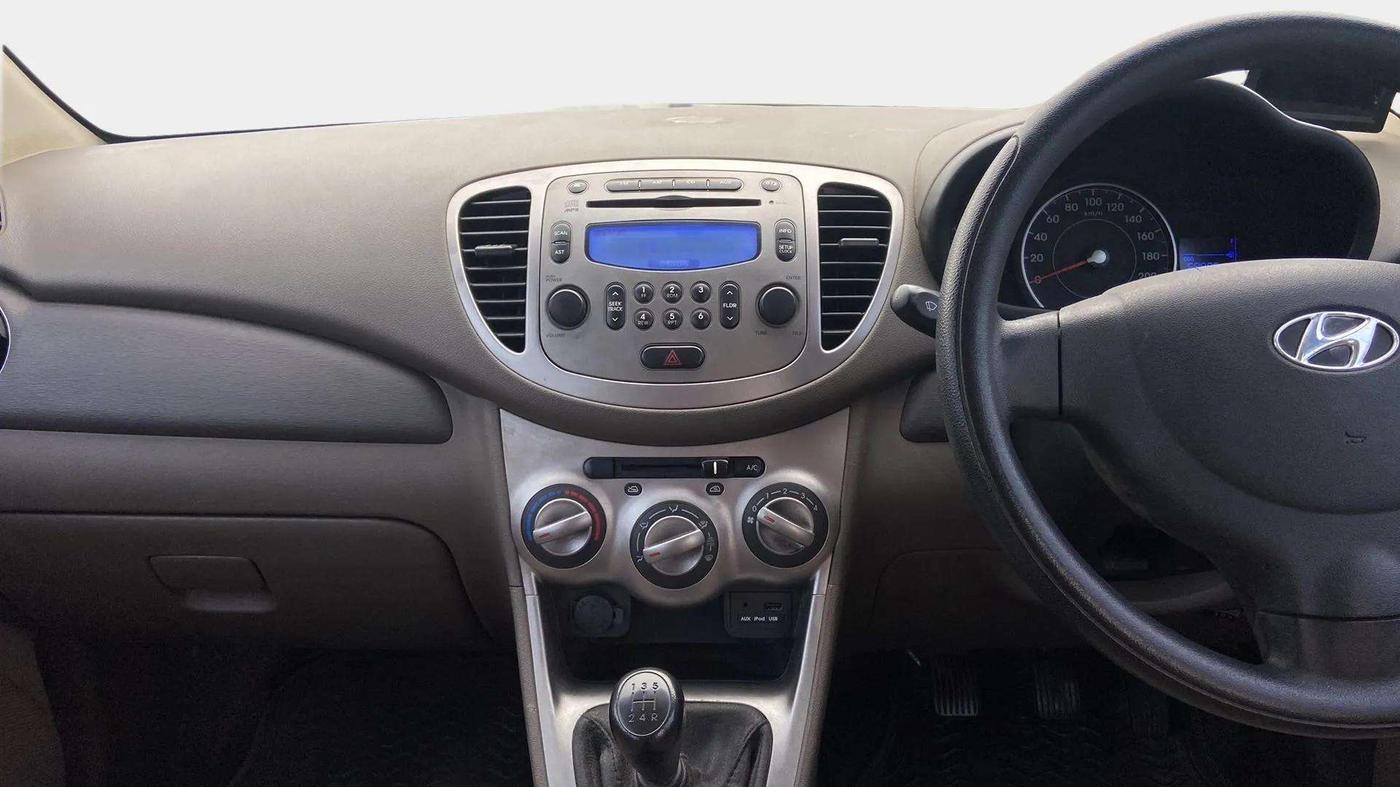 2015 Hyundai i10 SPORTZ 1.1, Petrol, Manual, 69,816 km, Air Conditioner