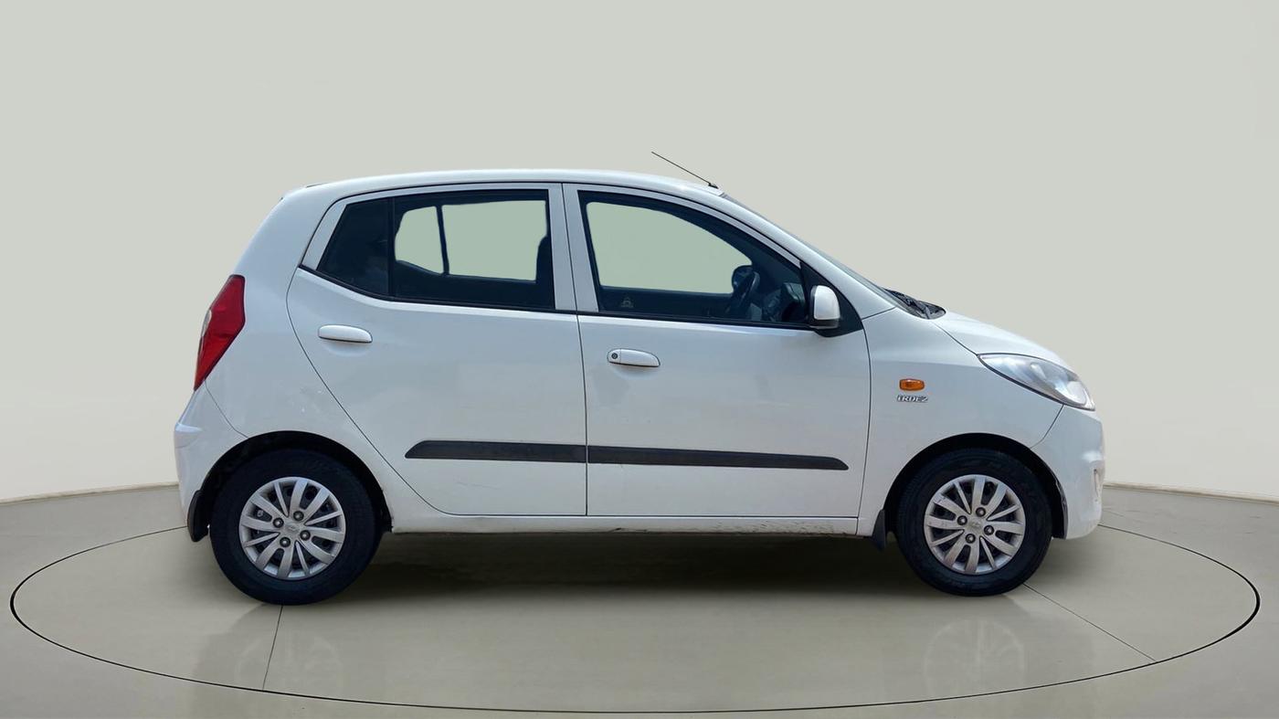 2015 Hyundai i10 SPORTZ 1.1, Petrol, Manual, 69,816 km, Right Side View