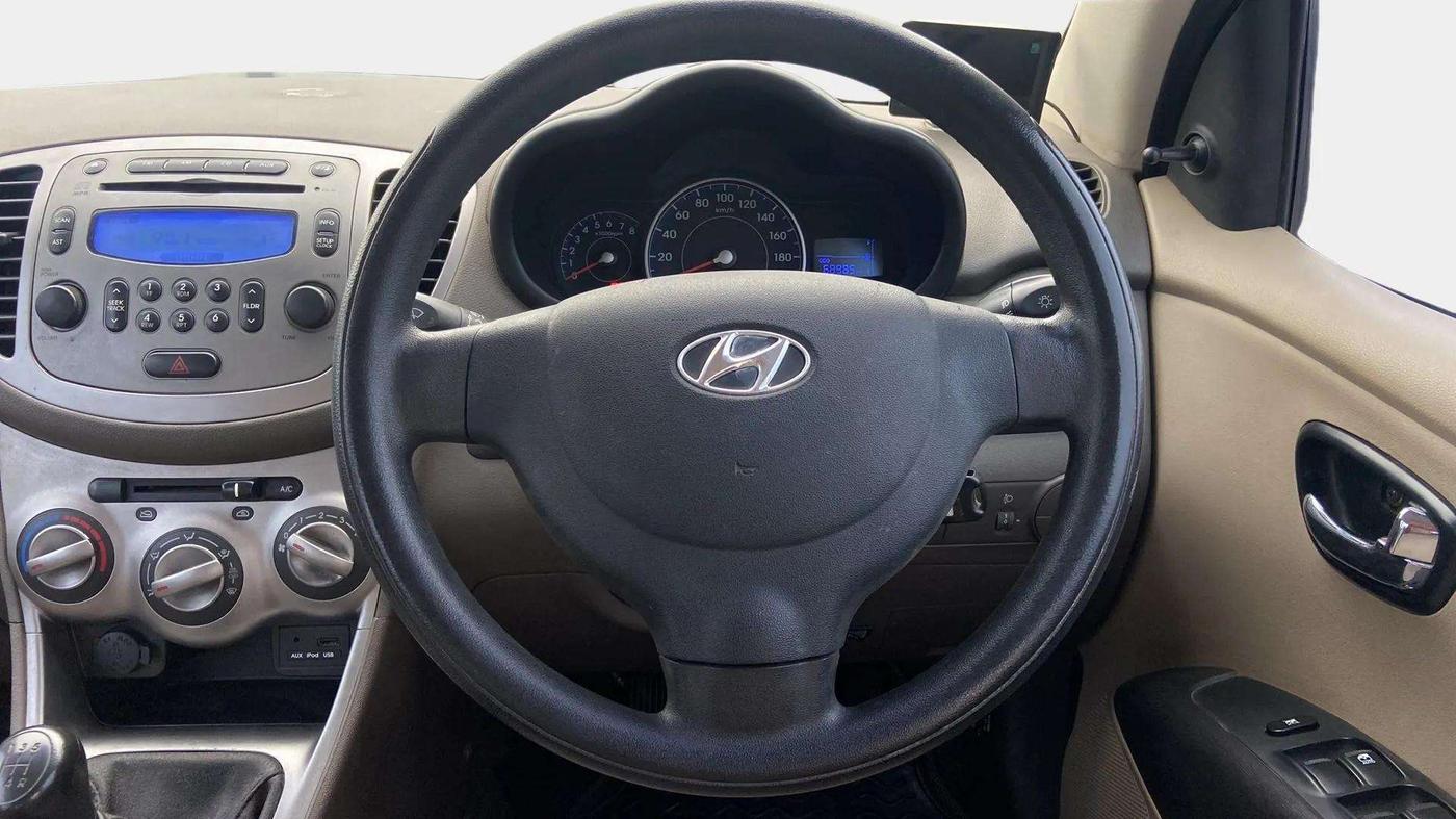 2015 Hyundai i10 SPORTZ 1.1, Petrol, Manual, 69,816 km, Steering Wheel Close Up
